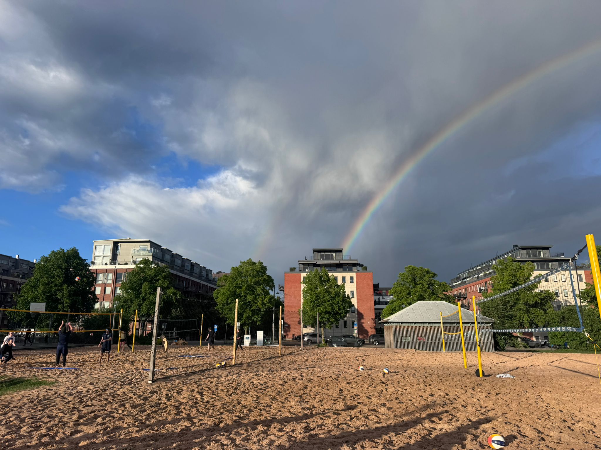 Regnbåge över sandplanerna på Gärdet